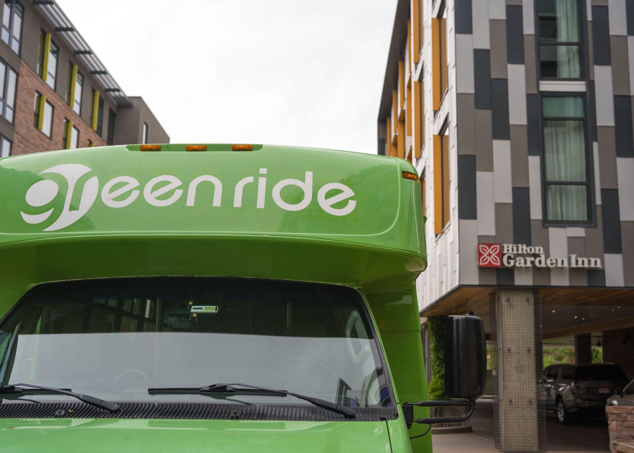 Corporate Shuttle Service: How to Nail Selecting Transport For Your Team